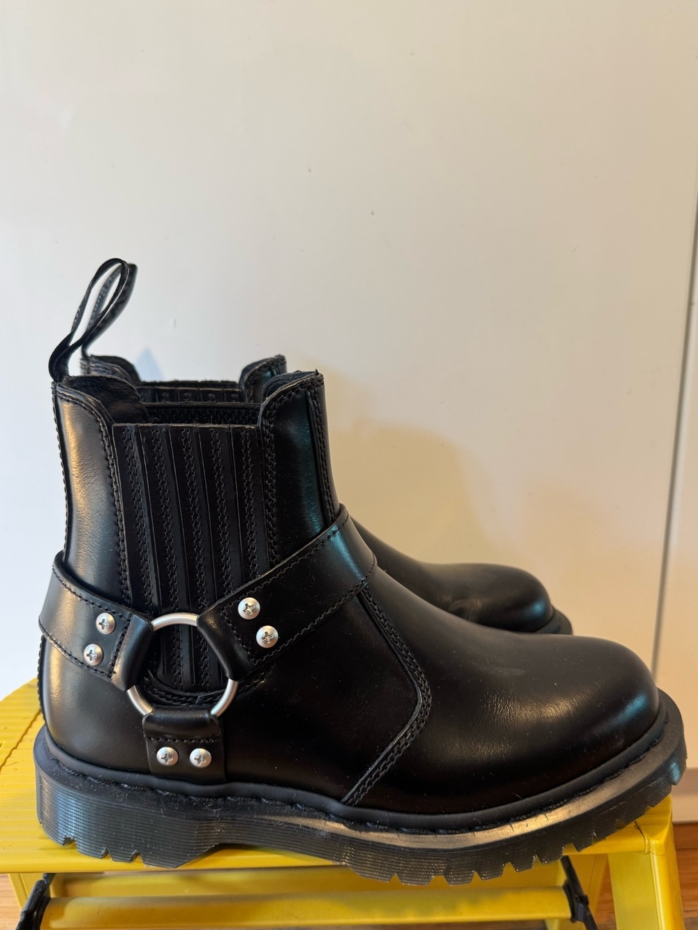 DR. MARTENS 2976 analine leather unisex chelsea harness boot M7 W8.5